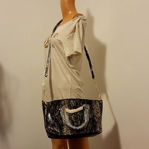 NWT Victoria's Secret Hand Bag 👜  Snake 🐍 pattern! Gold details!